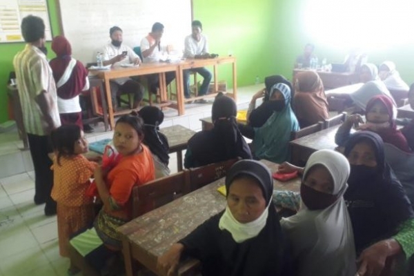 Warga Tanjung Anom Terdampak Covid-19 Terima Bantuan Sosial Tahun 2020